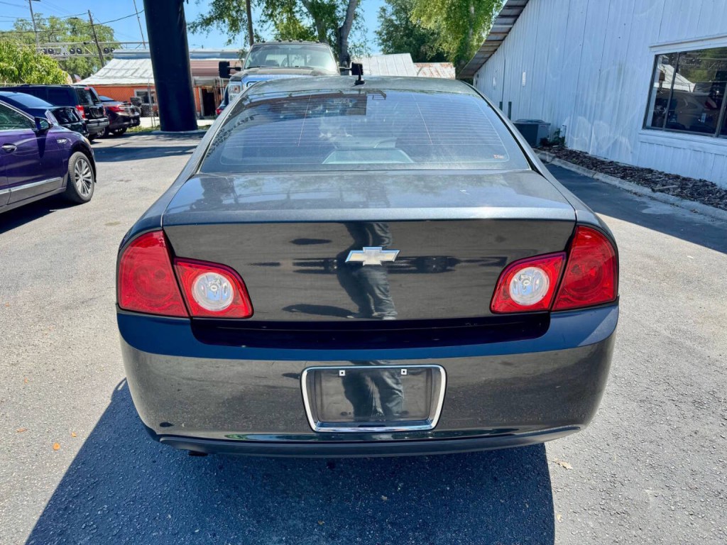 2011 Chevrolet Malibu Image 10