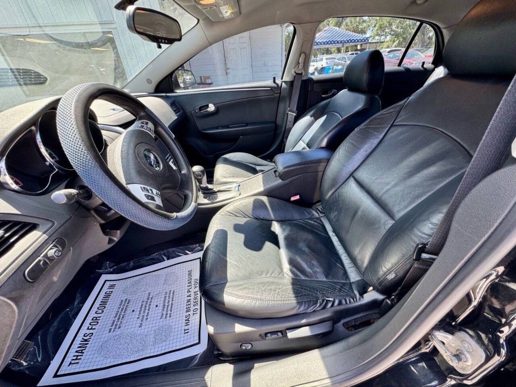 2011 Chevrolet Malibu Image 11