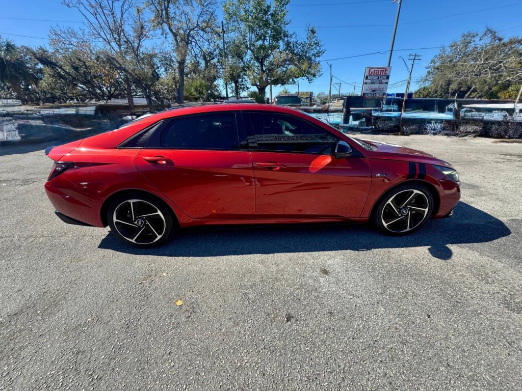 2022 Hyundai Elantra Image 7