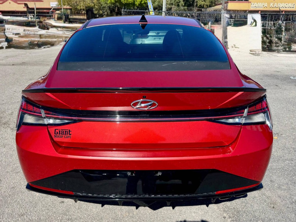 2022 Hyundai Elantra Image 9