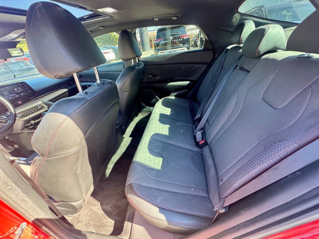 2022 Hyundai Elantra Image 16