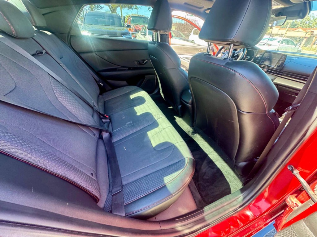 2022 Hyundai Elantra Image 17