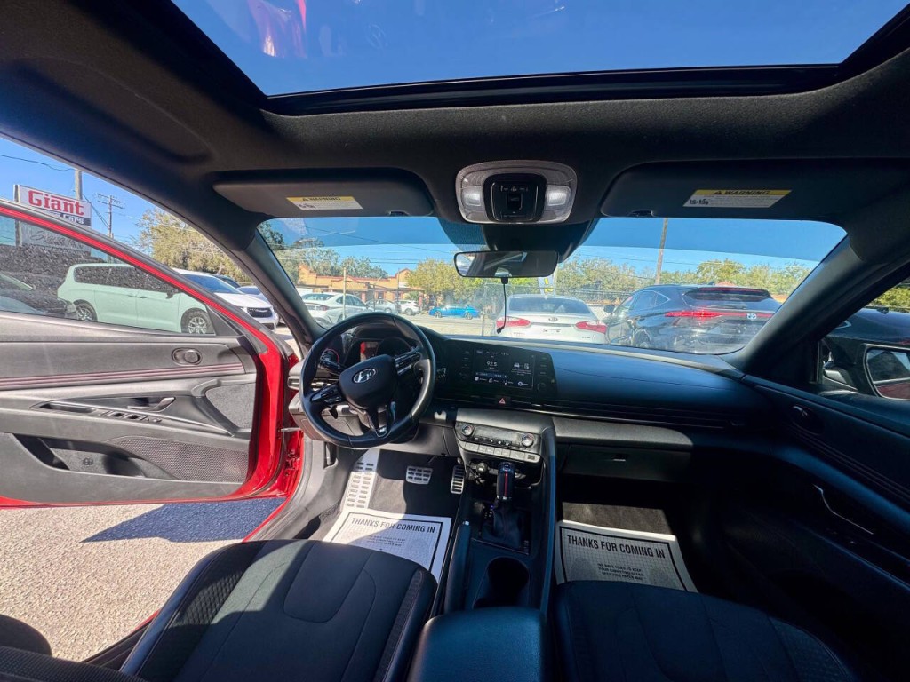 2022 Hyundai Elantra Image 18