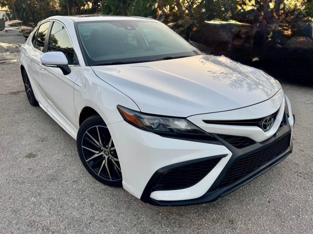 2021 Toyota Camry Image 3