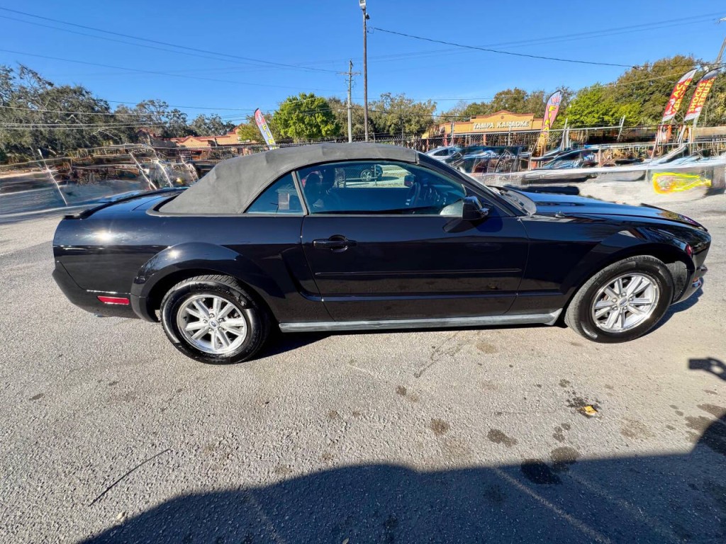2007 Ford Mustang Image 8