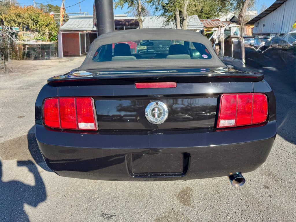 2007 Ford Mustang Image 10