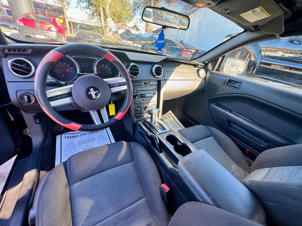 2007 Ford Mustang Image 18