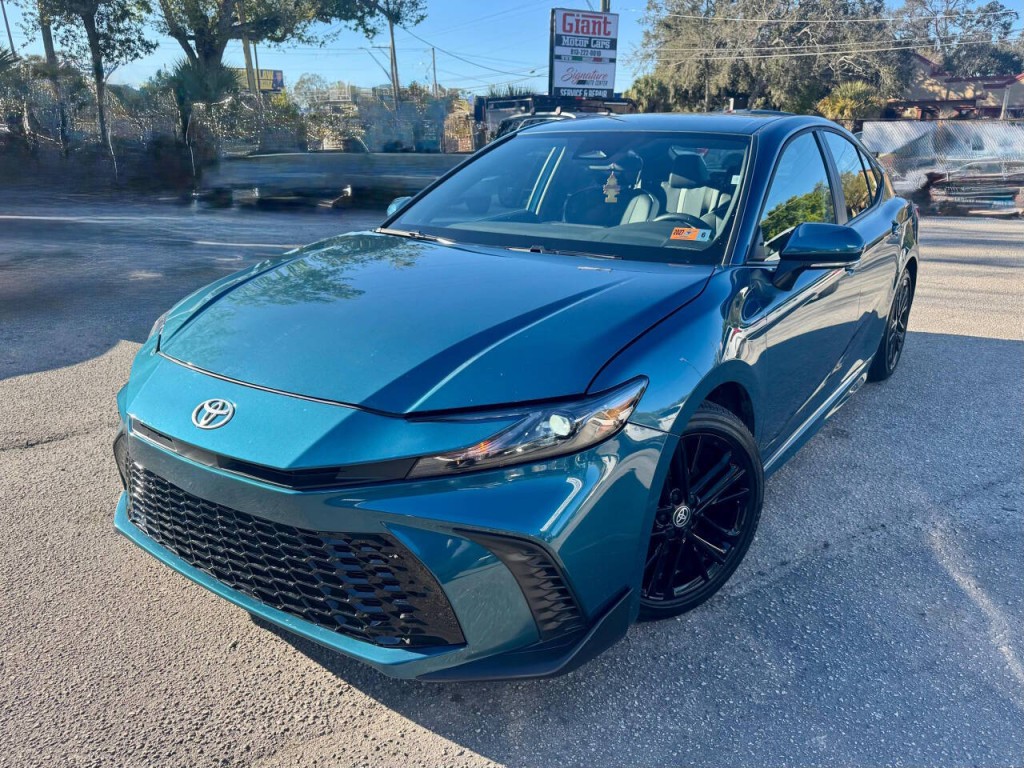 2025 Toyota Camry Image 2