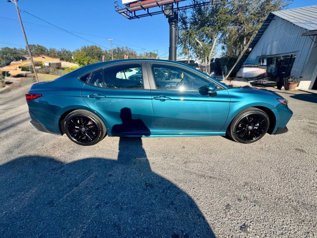 2025 Toyota Camry Image 7