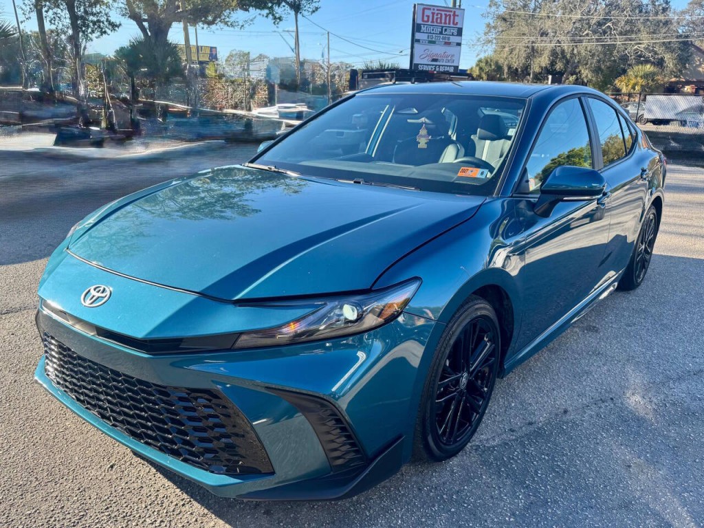 2025 Toyota Camry Image 11