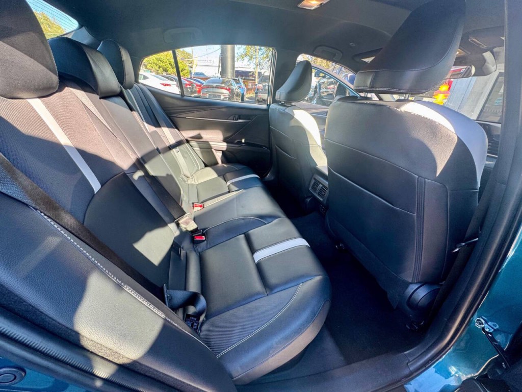 2025 Toyota Camry Image 16