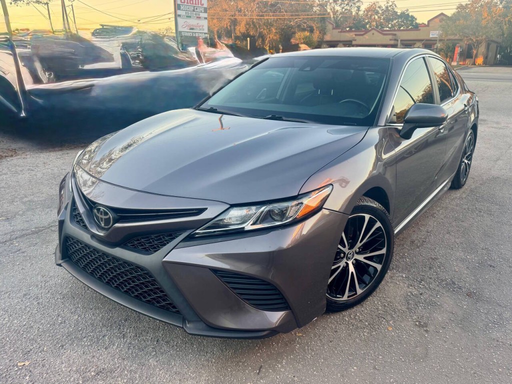 2019 Toyota Camry Image 2