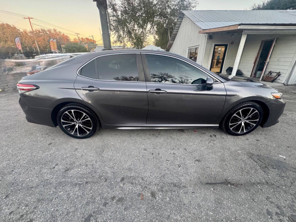 2019 Toyota Camry Image 7