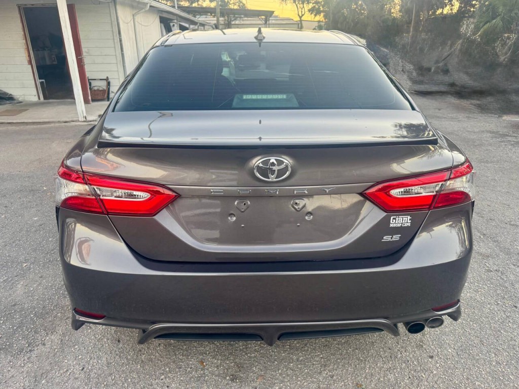 2019 Toyota Camry Image 9