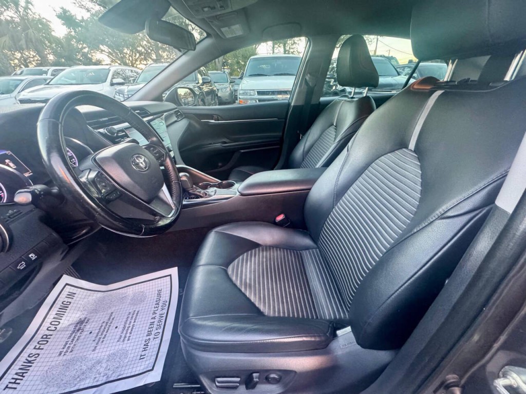 2019 Toyota Camry Image 12