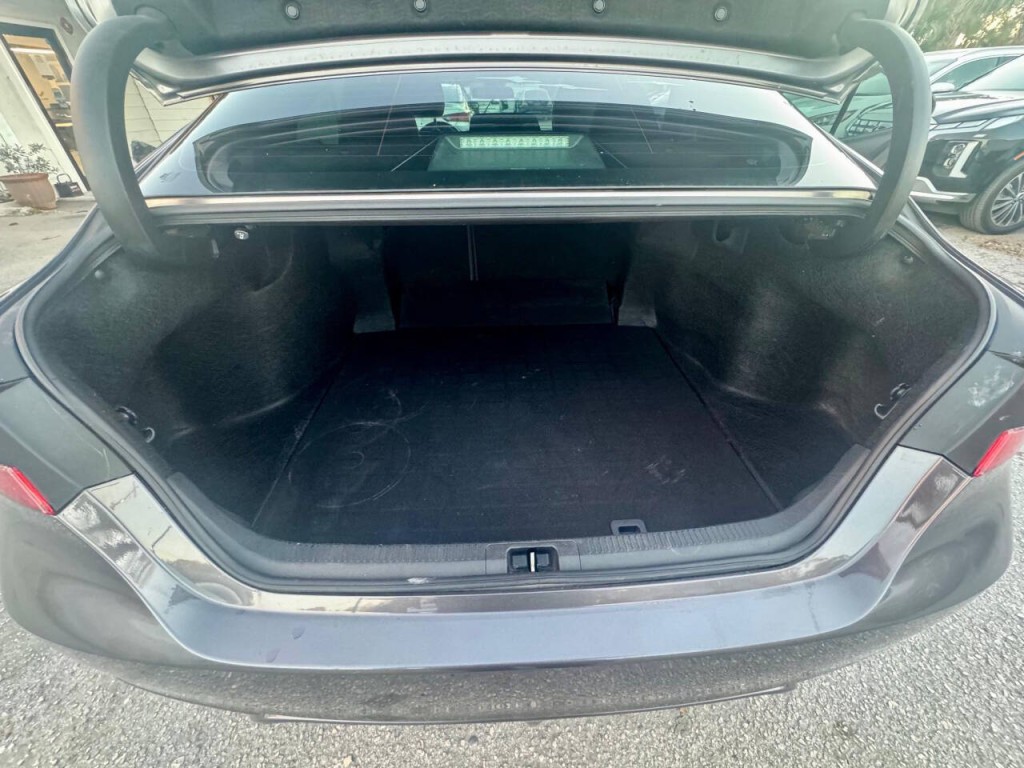 2019 Toyota Camry Image 13