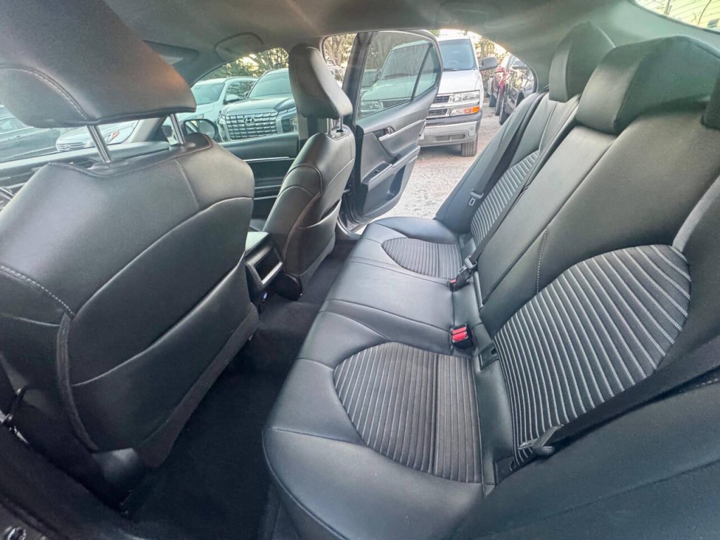 2019 Toyota Camry Image 16