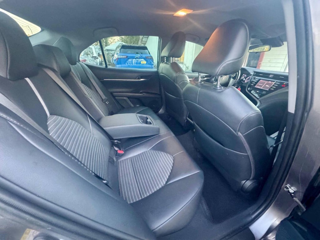 2019 Toyota Camry Image 17