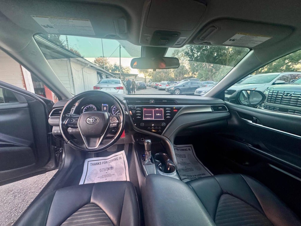 2019 Toyota Camry Image 19