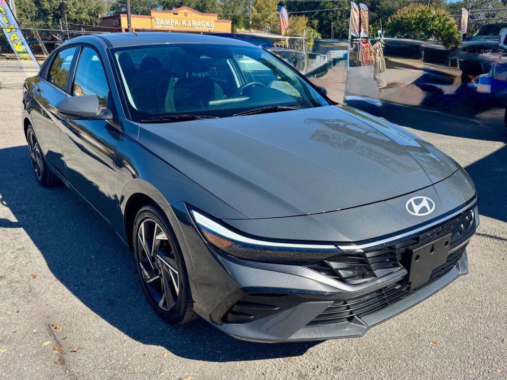 2025 Hyundai Elantra Image 10