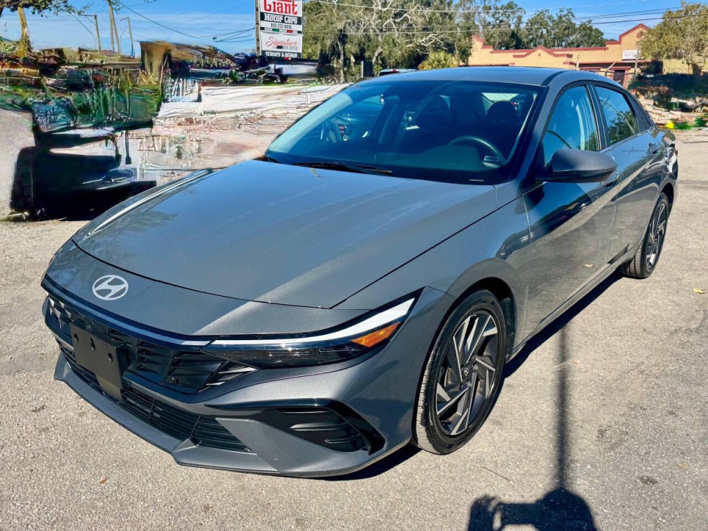 2025 Hyundai Elantra Image 11