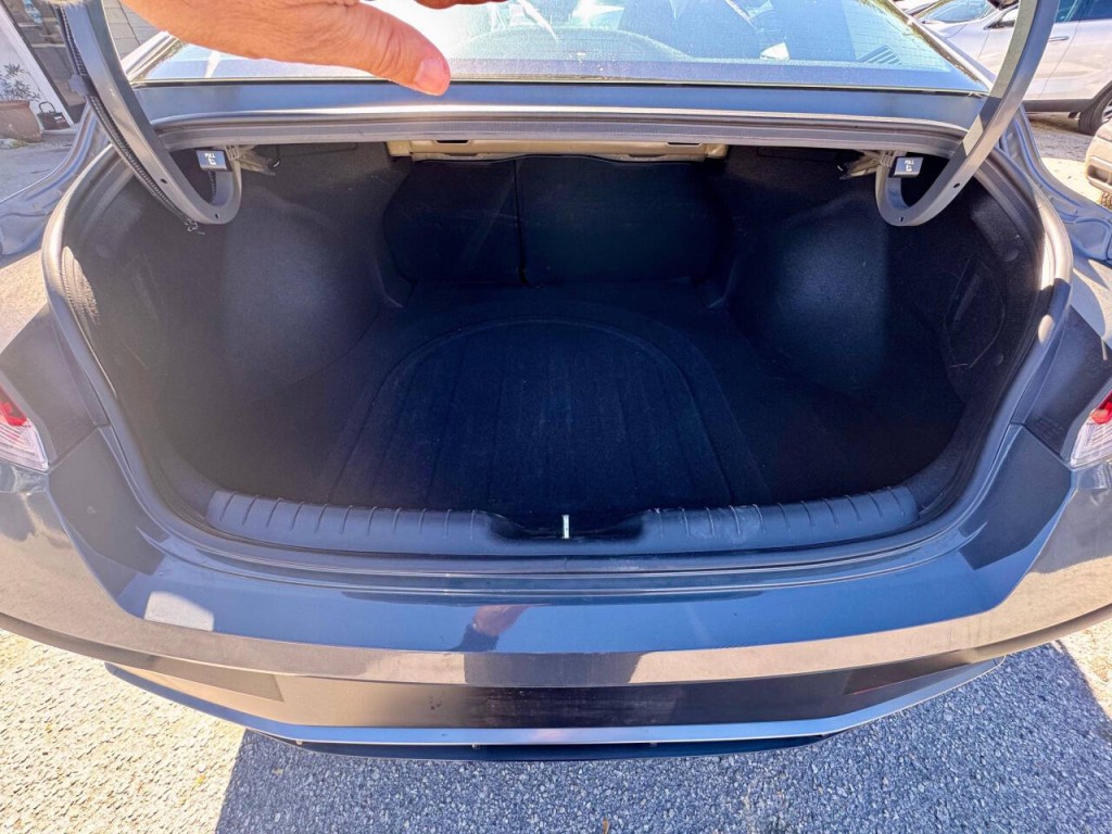 2025 Hyundai Elantra Image 12