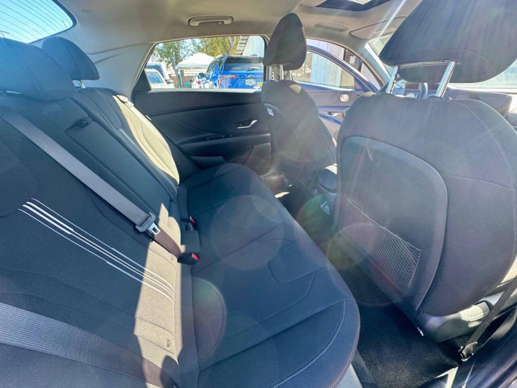 2025 Hyundai Elantra Image 16