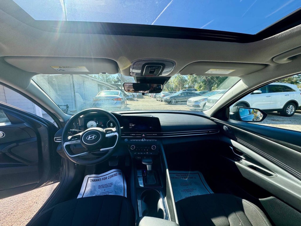 2025 Hyundai Elantra Image 18