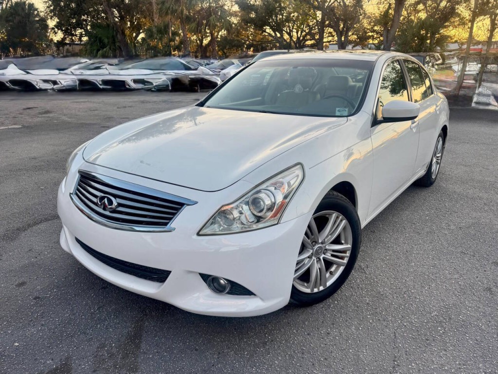 2010 INFINITI G37 Image 2