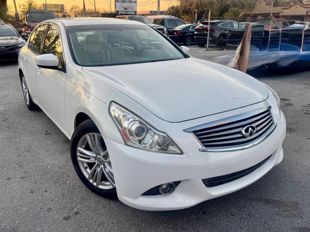 2010 INFINITI G37 Image 3