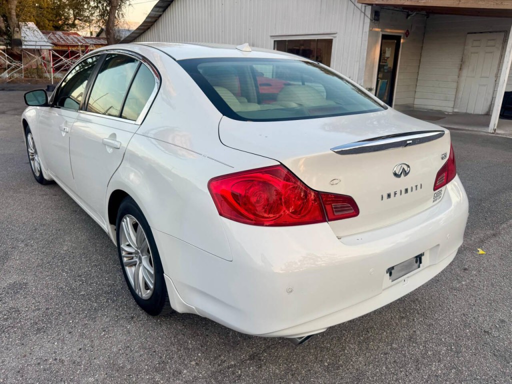 2010 INFINITI G37 Image 4