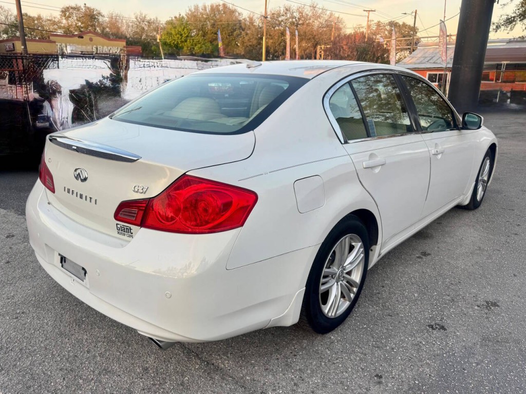 2010 INFINITI G37 Image 5