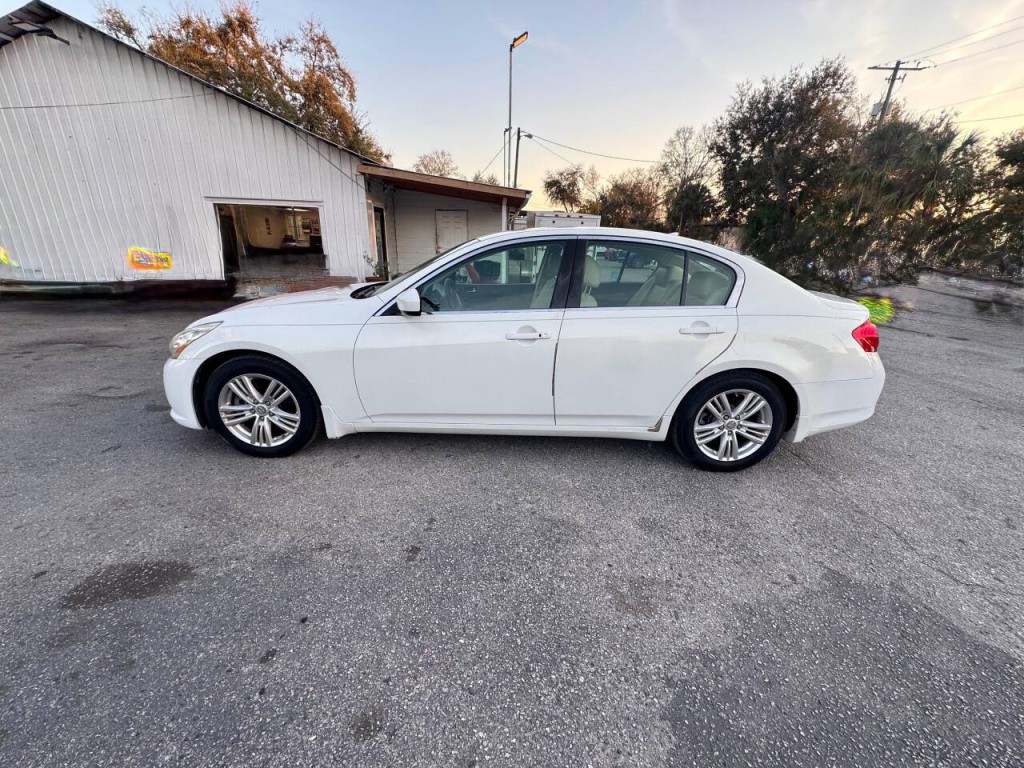 2010 INFINITI G37 Image 6