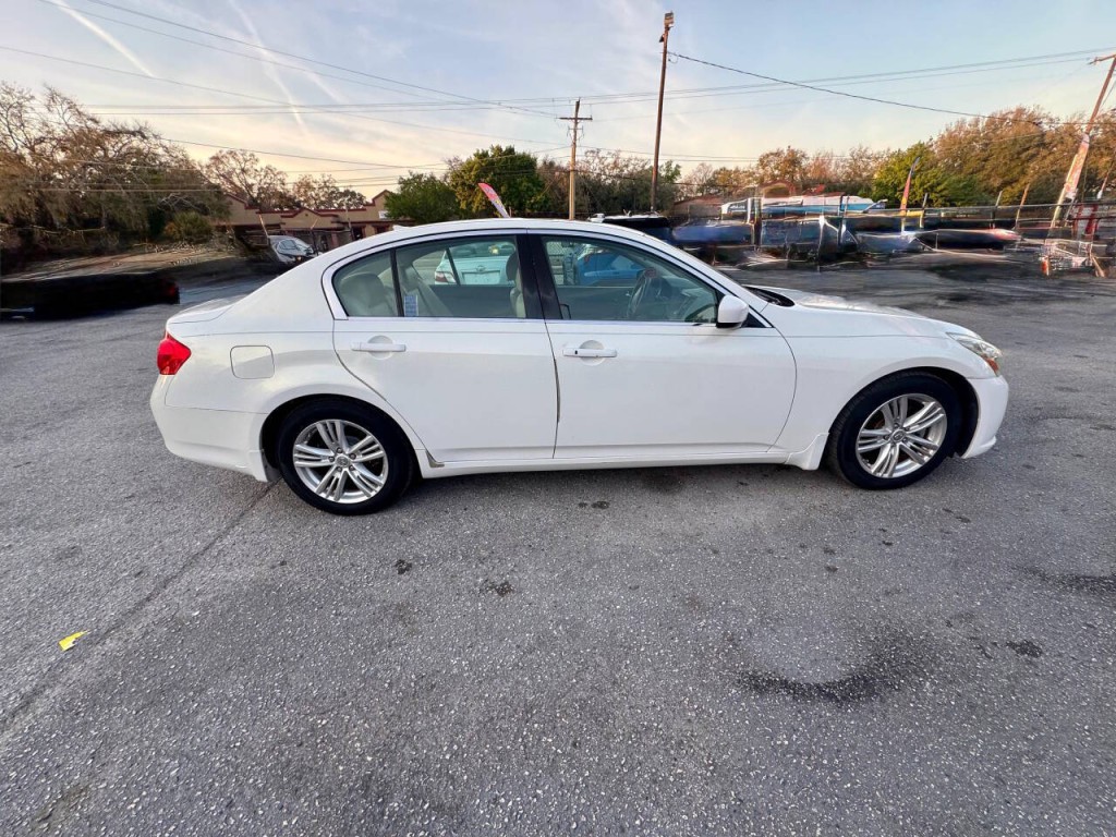 2010 INFINITI G37 Image 7