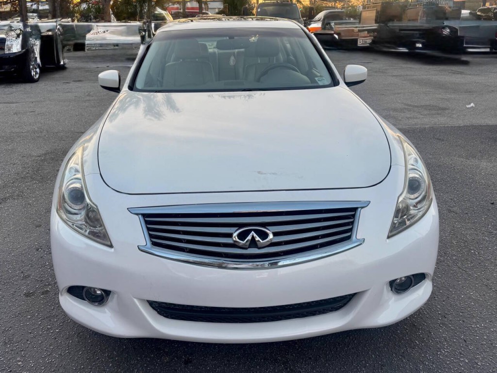 2010 INFINITI G37 Image 8