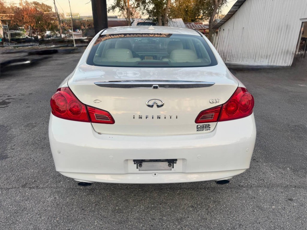 2010 INFINITI G37 Image 9