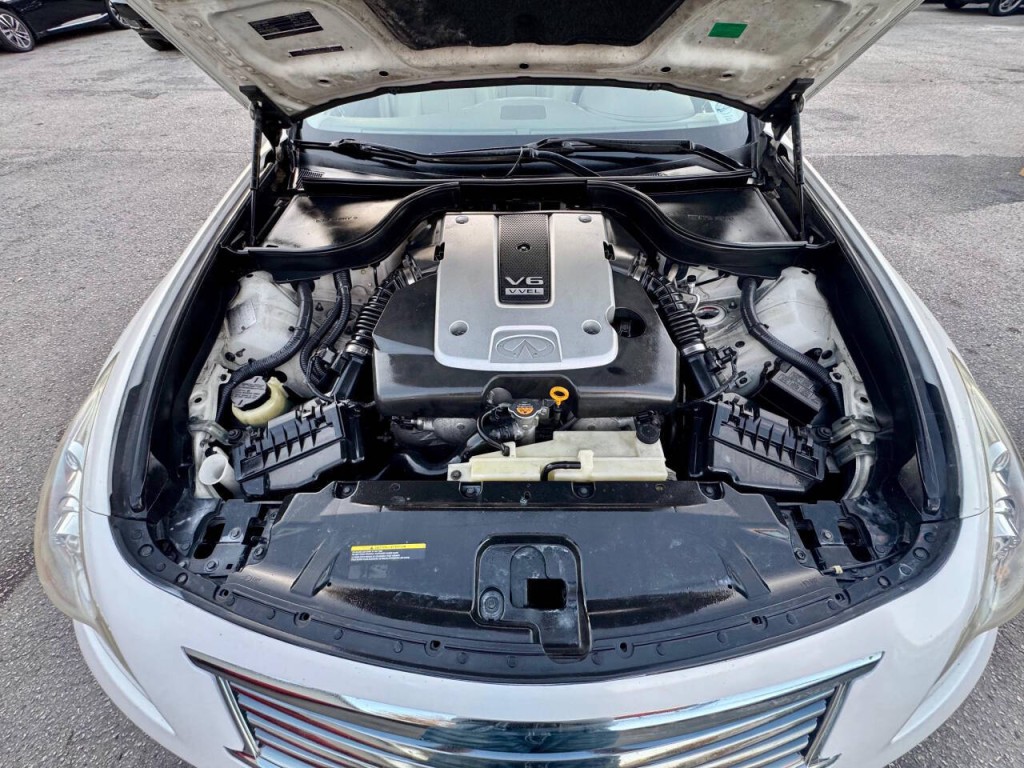 2010 INFINITI G37 Image 13