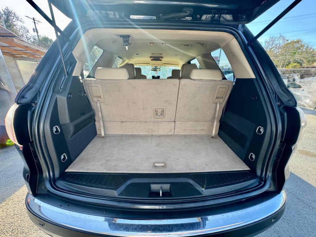 2011 GMC Acadia Image 13