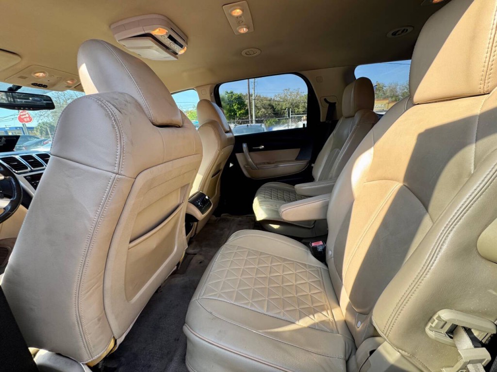 2011 GMC Acadia Image 16