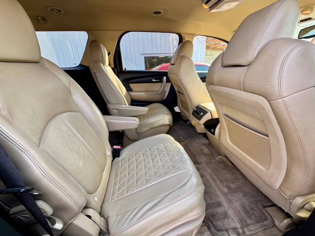 2011 GMC Acadia Image 17