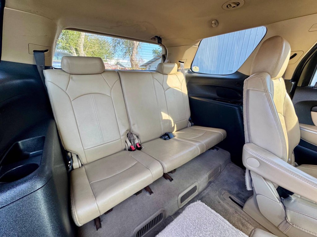 2011 GMC Acadia Image 18