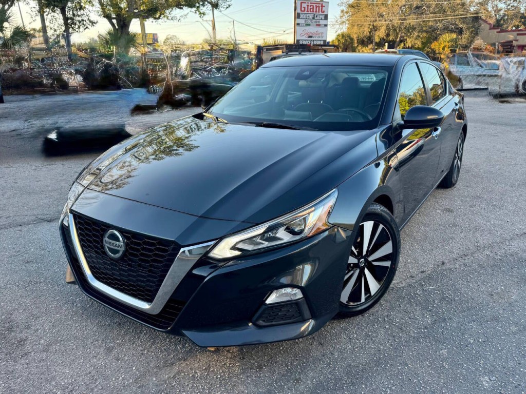 2021 Nissan Altima Image 2