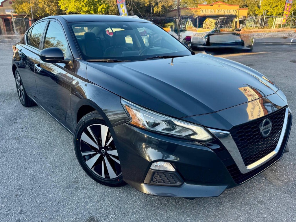 2021 Nissan Altima Image 3