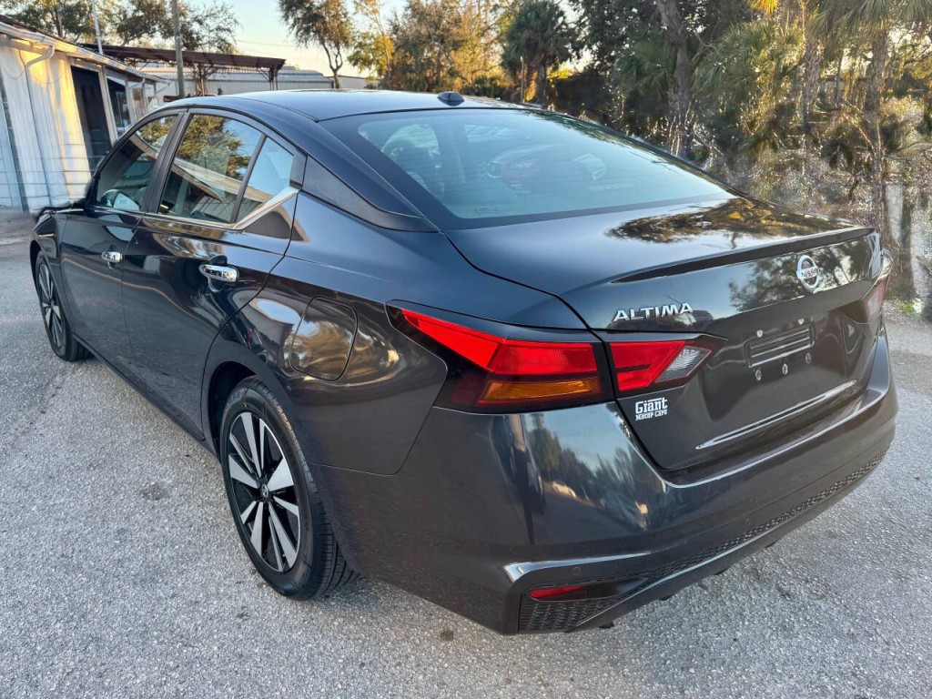 2021 Nissan Altima Image 5