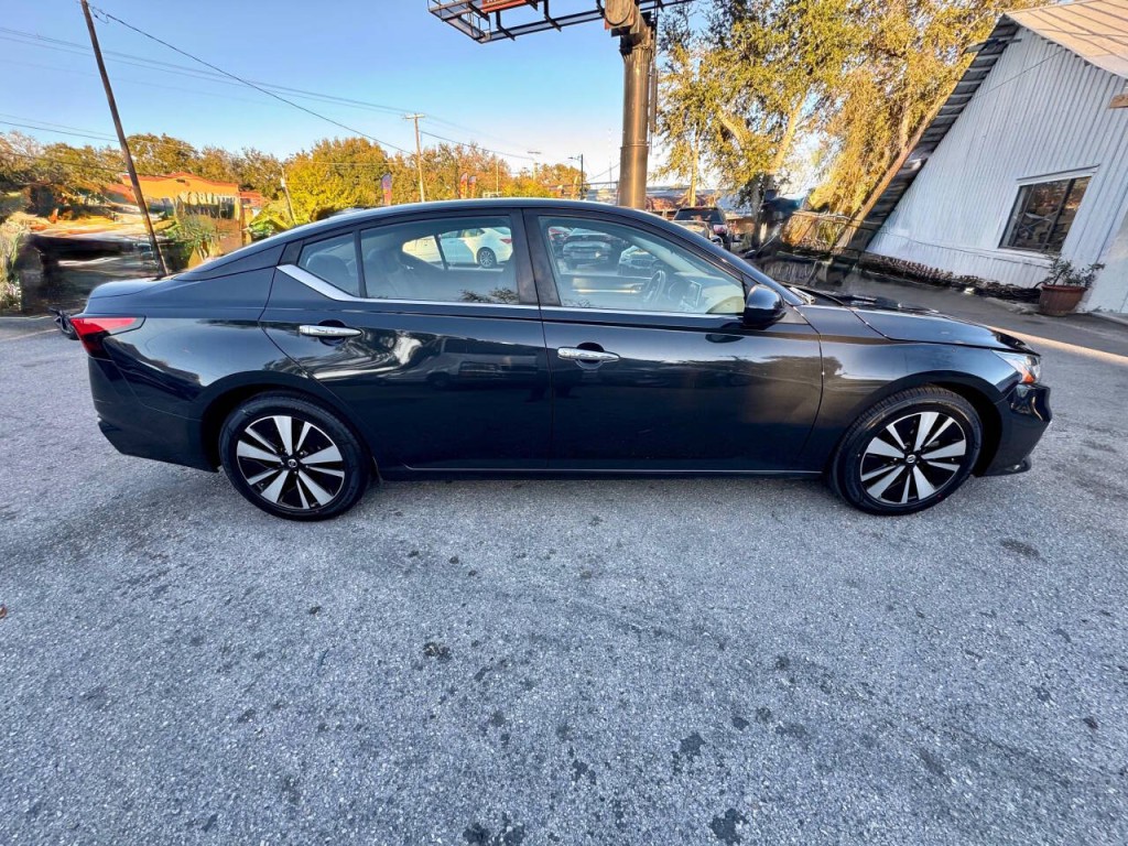 2021 Nissan Altima Image 7