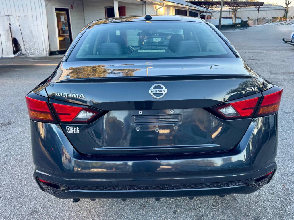 2021 Nissan Altima Image 9