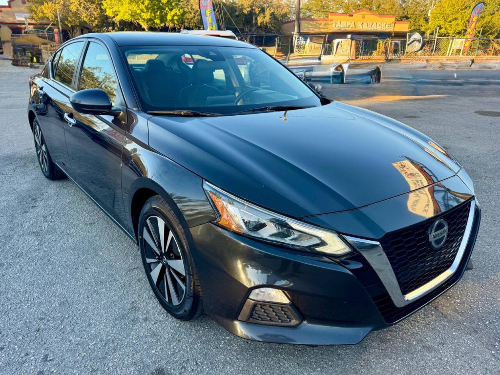2021 Nissan Altima Image 10