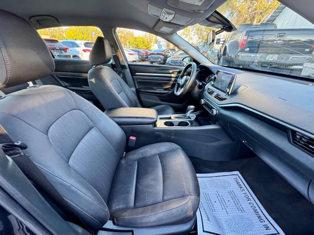 2021 Nissan Altima Image 16