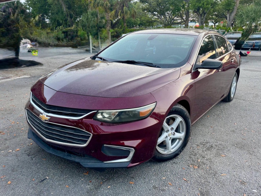 2016 Chevrolet Malibu Image 2