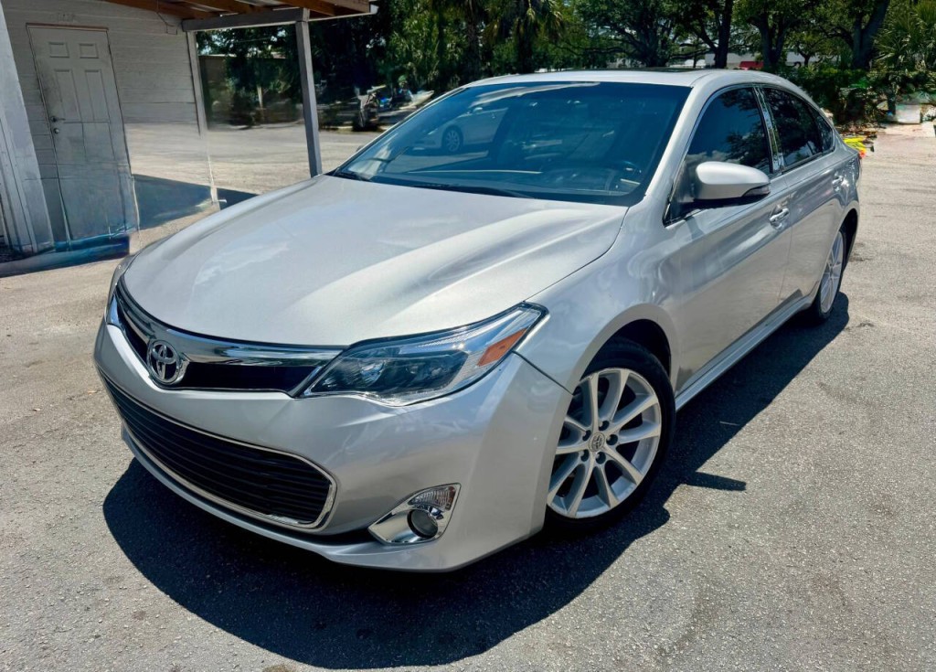 2014 Toyota Avalon Image 2